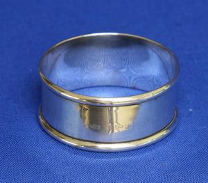 A very nice English Silver Napkin Ring, Birmingham 1937, diameter 4,5 cm, in very good condition. Price 55 euro reduced to 39 euro