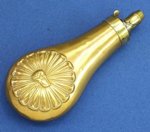 A very nice antique 19th Century English Powder Flask, height 18,5 cm, in very good condition. Price 225 euro