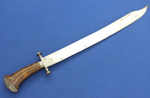 A fine antique 17th Century Italian Antique Hunting Sword, length 57 cm, in very good condition. Price 2.100 euro