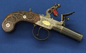 A fine antique English Box-Lock Flintlock Pocket Pistol with Thumbpiece safety catch by Ketland & Co London. Circa 1789-98. Caliber 12mm, length 16,5cm. In very good condition. Price 1.350 euro