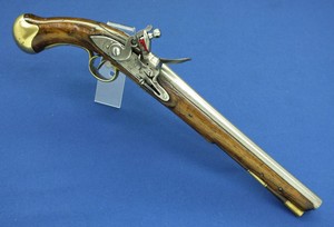 A fine antique English Long Sea Service Flintlock Pistol  Pattern 1801, with belt hook, lock marked TOWER, caliber 15 mm, length 50 cm,  in very good condition. 