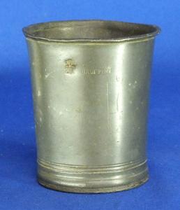 A very nice 19th Century antique English Pewter Half Pint Beaker, height 9 cm. Price 75 euro