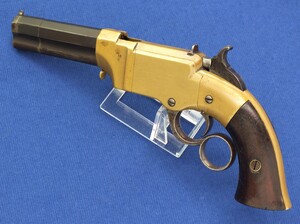 A very nice and scarce antique American Volcanic Lever Action Repeating Pocket Pistol  No. 1, by the New Haven Arms Co. .31 caliber, 3 1/2 inch barrel, length 25 cm, in very good condition. Price 9.500 euro