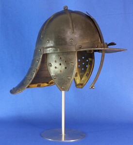 A very nice antique 17th Century Dutch Lobster-Tail Cavalry Helmet in very good condition. Price 2.995 euro