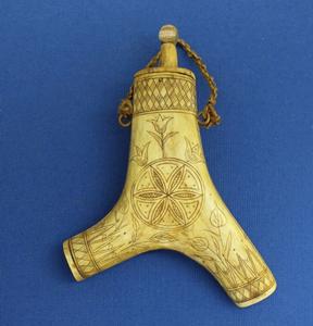 A very nice antique 17th Century East European probably Ukrainian Cossack Staghorn Powder Flask, height 19 cm, in very good condition. Price 825  euro
