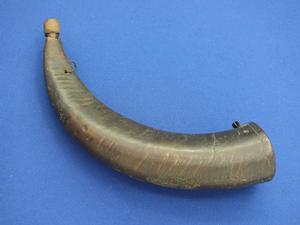 A very nice antique 19th Century  big Eastern Powder Horn, height 35 cm, in very good condition. Price 95 euro