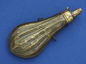 A very nice antique 19th Century Embossed Powder Flask, height 20,5 cm, in good condition. Price 150 euro