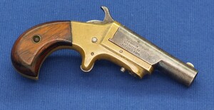 A very nice antique American Marlin Never Miss Single shot Deringer. Caliber 32 Rimfire. 2,5 inch barrel. In very good condition. Price 775 euro.