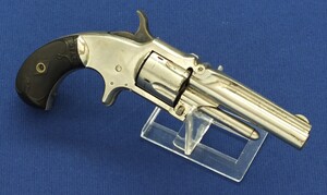 A very nice antique American Marlin XXX Standard 1872, 5 shot long-Fluted Cylinder Type Pocket Revolver. Caliber 30 Rimfire, 3 inch round ribbed barrel. In very good condition. Price 725 euro