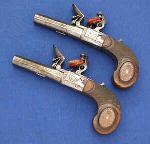 A very nice pair antique 18th century French Flintlock Box-Lock Pistols, caliber 11,5 mm, length 17,5 cm, in very good condition. Price 1.500 euro