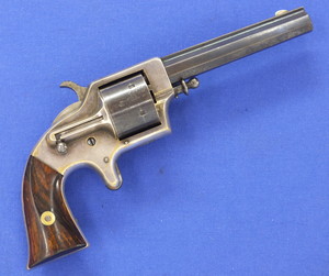 An antique American Civil War era Plant's Mfg Co. Front-loading, .42 cup-primed light frame Army 6 shot third model, type II Revolver. 4 3/4 inch octagonal ribbed barrel signed: Merwin & Bray New York. In very good condition. Price 1950,- euro.