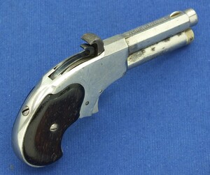 An antique American Nickel plated Remington - Rider Magazin Pistol, .32 Rimfire Extra Short, five shot magazin, in very good condition. Price 895 euro
