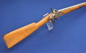 A fine and scarce 19th century Swiss M1842 Cadet Percussion Rifle, caliber 14,5 mm, length 117 cm,  in very good condition. Price 1.150 euro