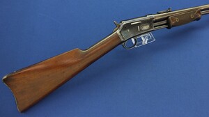 A fine and scarce Antique American Colt Lightning Slide Action medium frame Baby Carbine. Caliber 44-40. 20 inch barrel. Length 94cm. In very good condition. Price 5.800 euro.