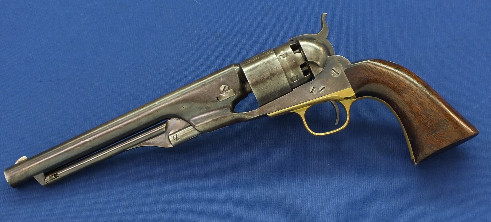 A fine antique American Civil War Colt Model 1860 Army percussion revolver. 6 shot 44 caliber, 8 inch barrel with New York address. Length 37cm. In very good condition. Price 7.500 euro.