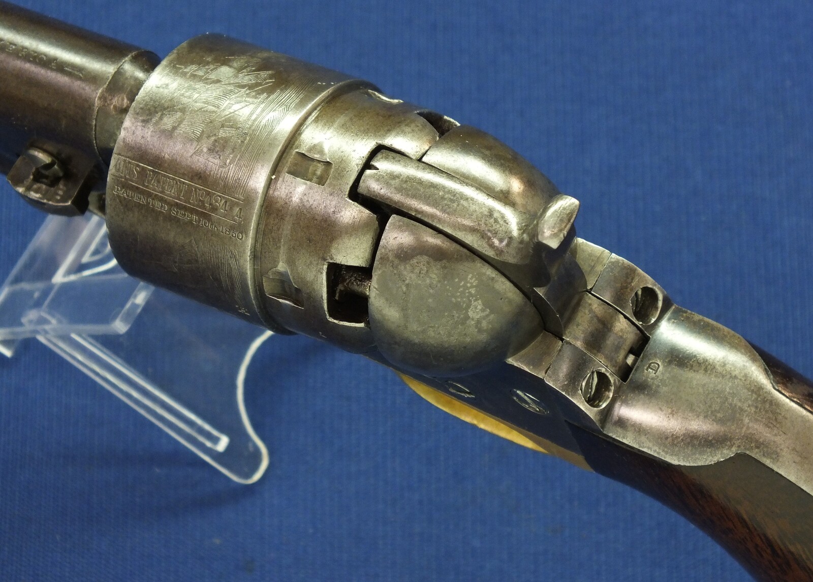 A fine antique American Civil War Colt Model 1860 Army percussion revolver. 6 shot 44 caliber, 8 inch barrel with New York address. Length 37cm. In very good condition. Price 7.500 euro.