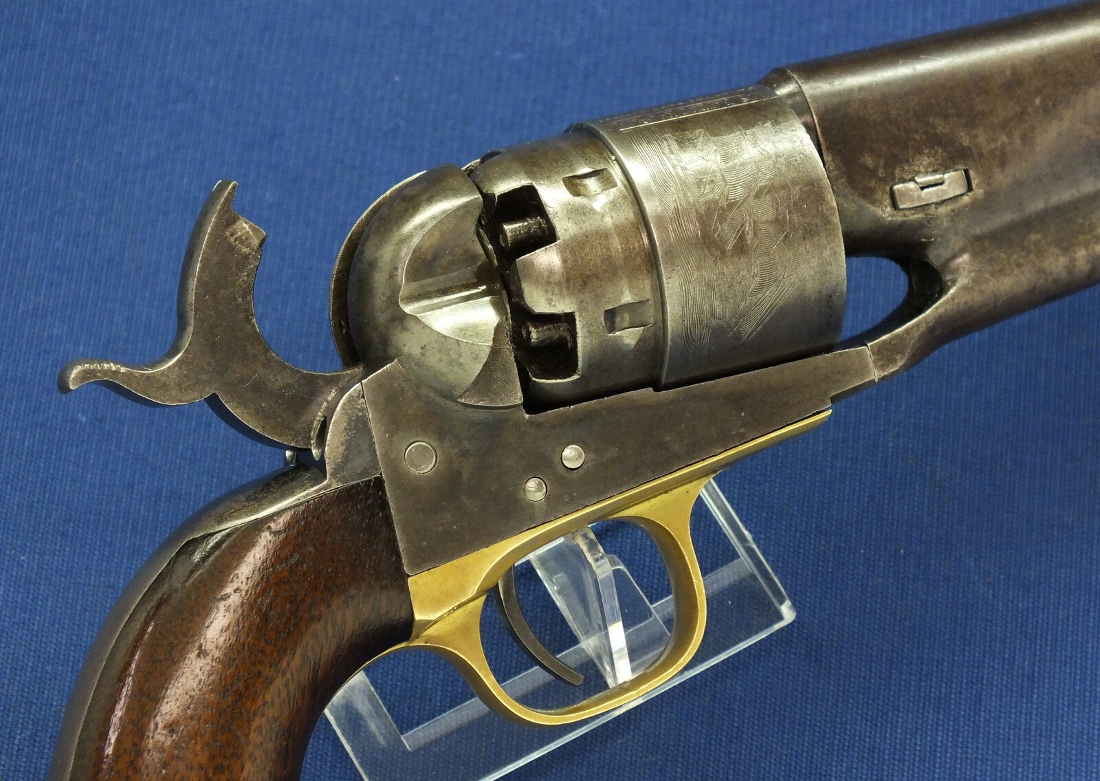 A fine antique American Civil War Colt Model 1860 Army percussion revolver. 6 shot 44 caliber, 8 inch barrel with New York address. Length 37cm. In very good condition. Price 7.500 euro.