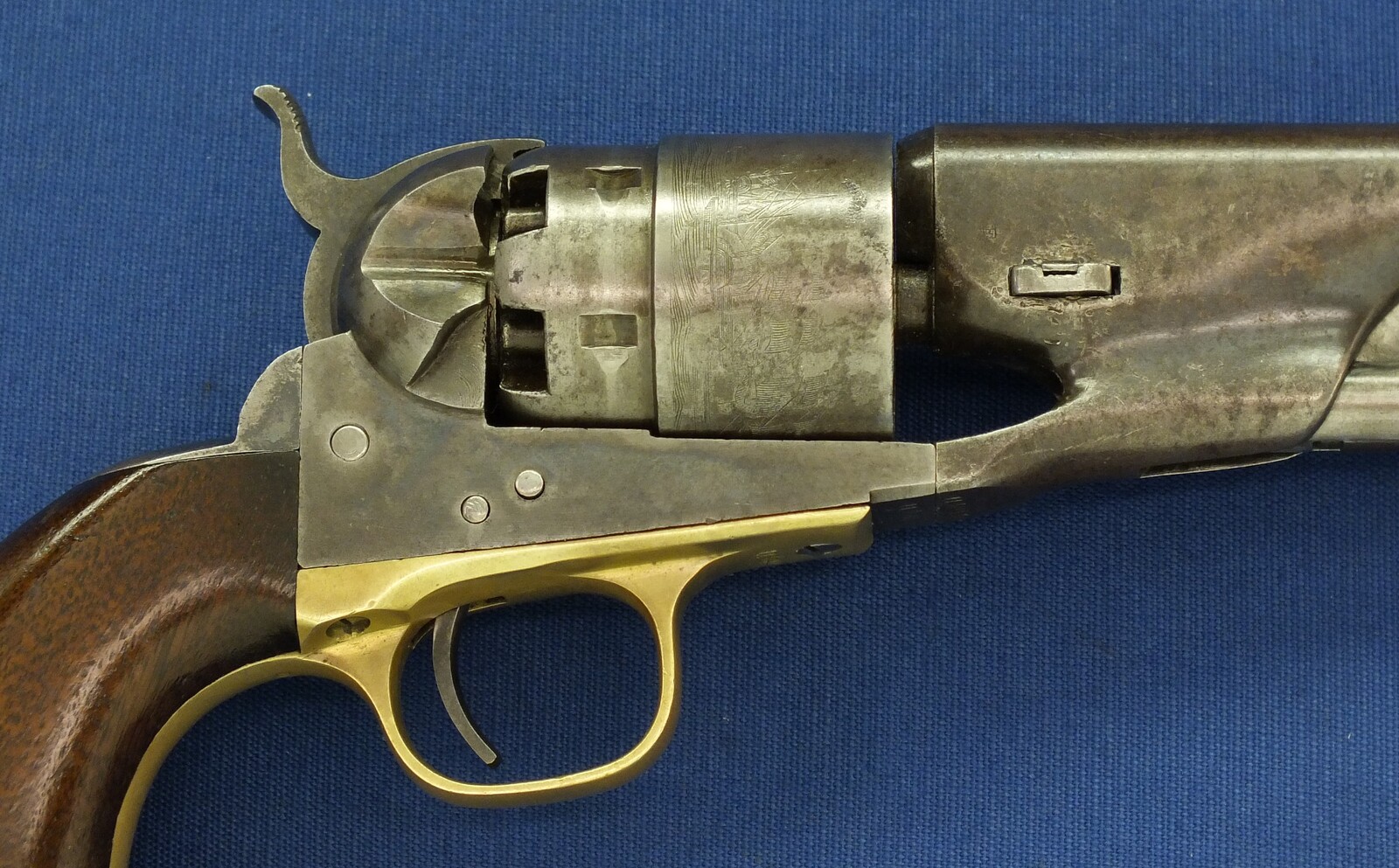 A fine antique American Civil War Colt Model 1860 Army percussion revolver. 6 shot 44 caliber, 8 inch barrel with New York address. Length 37cm. In very good condition. Price 7.500 euro.