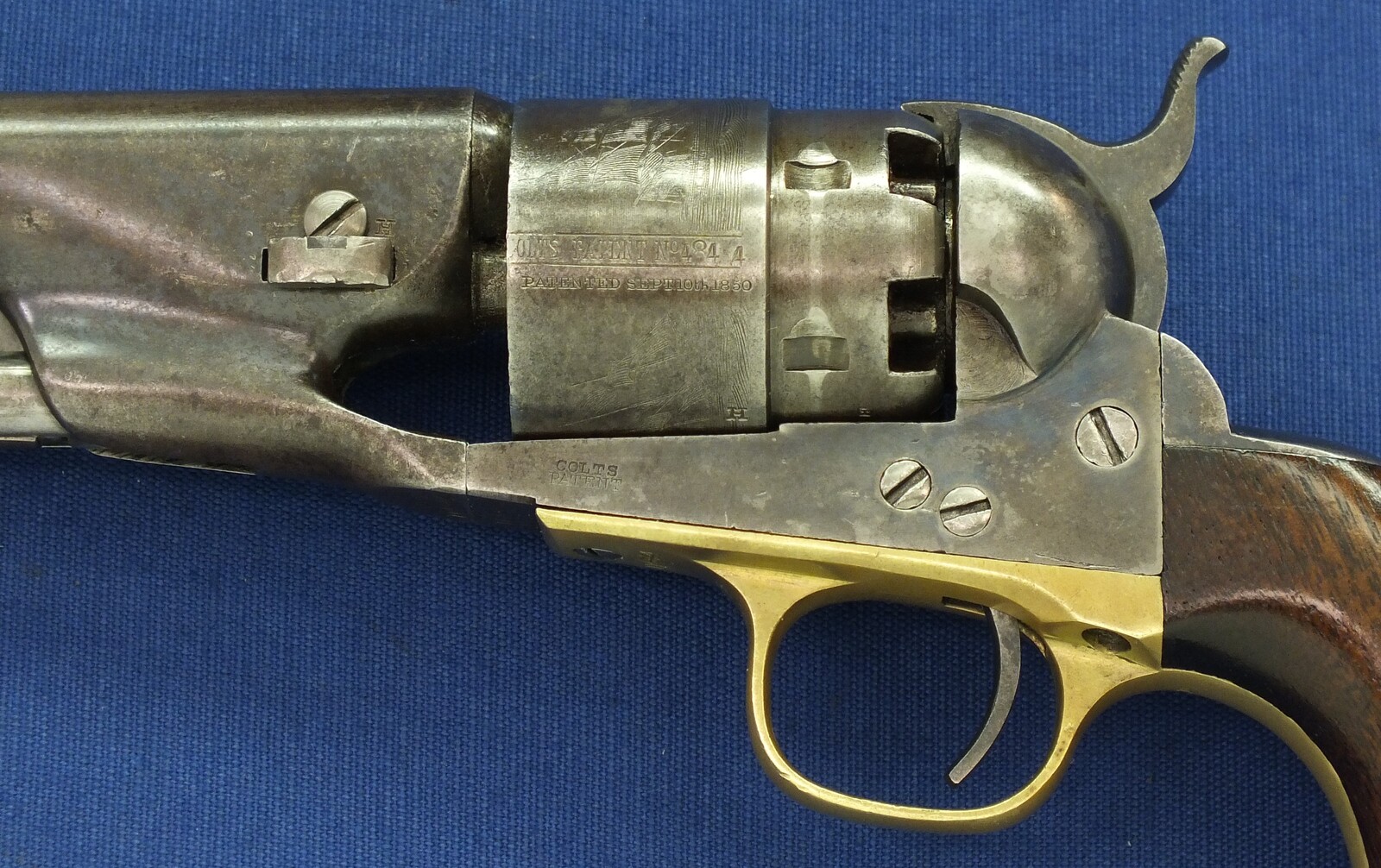 A fine antique American Civil War Colt Model 1860 Army percussion revolver. 6 shot 44 caliber, 8 inch barrel with New York address. Length 37cm. In very good condition. Price 7.500 euro.