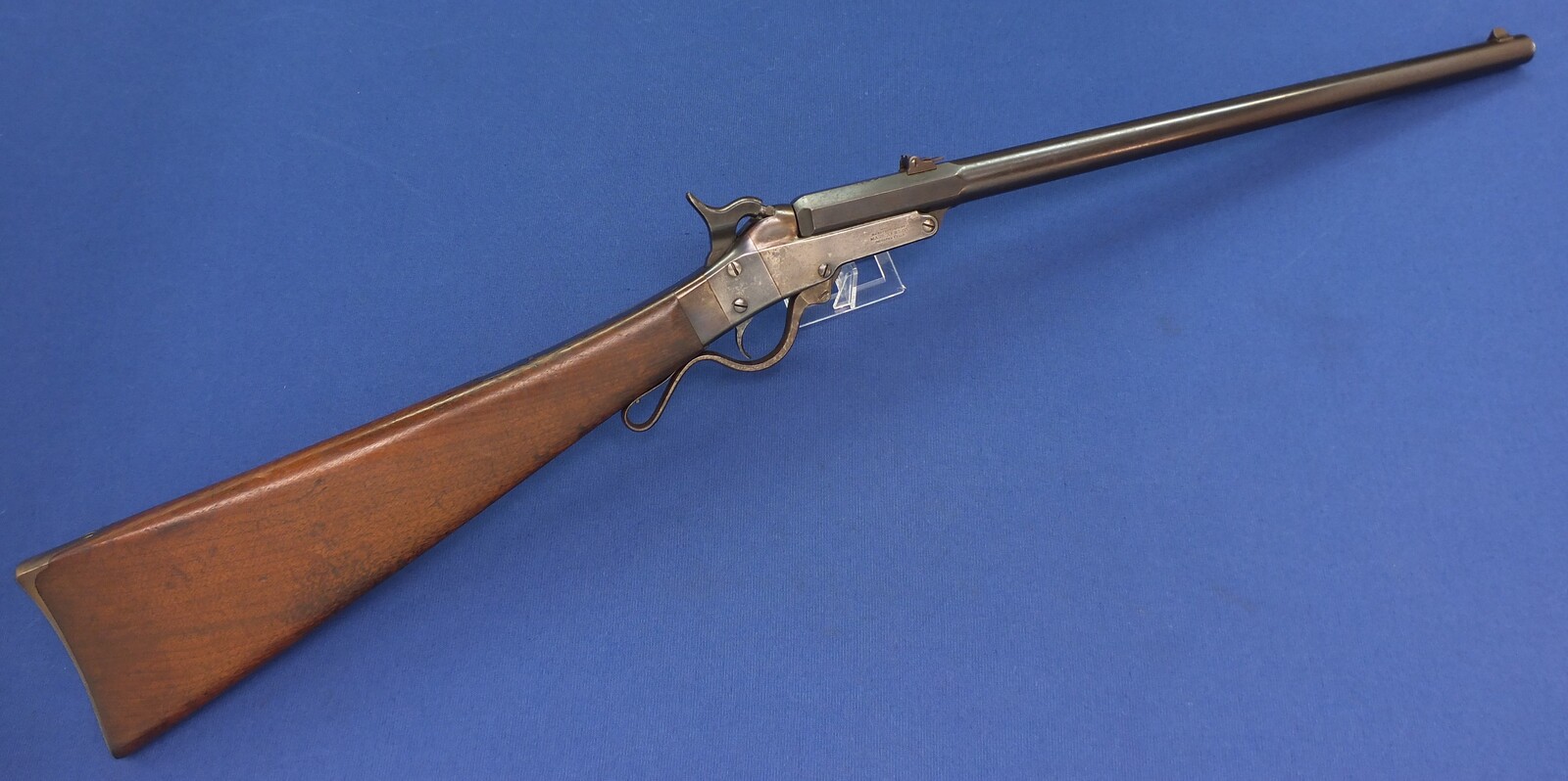 A fine antique American Civil War Maynard second Model 1863 percussion Carbine. 50 Caliber . 20 inch barrel. Length 94cm. In very good condition. Price 2.350 euro.