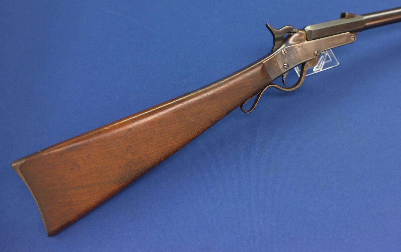 A fine antique American Civil War Maynard second Model 1863 percussion Carbine. 50 Caliber . 20 inch barrel. Length 94cm. In very good condition. Price 2.350 euro.