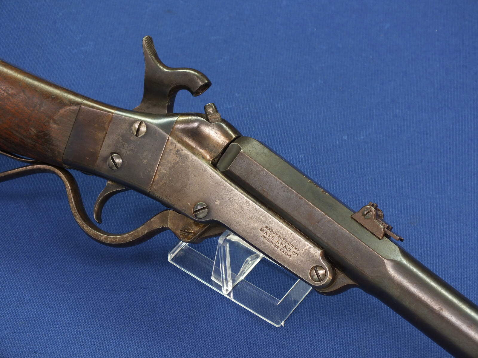 A fine antique American Civil War Maynard second Model 1863 percussion Carbine. 50 Caliber . 20 inch barrel. Length 94cm. In very good condition. Price 2.350 euro.