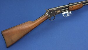 A fine antique American Colt Lightning Slide Action Medium Frame Rifle, Caliber 32-20, 26 inch round barrel, SN84492, length 108 cm, in near mint condition. 