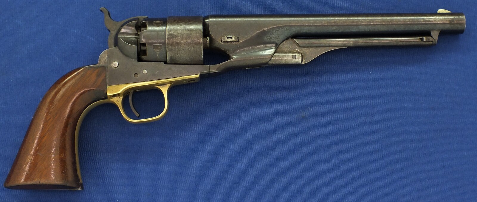 A fine antique American Colt Model 1860 Civilian Army 6 shot Percussion Revolver. 8 inch barrel with New York address. Caliber 44. In very good condition. Price 9.500 euro