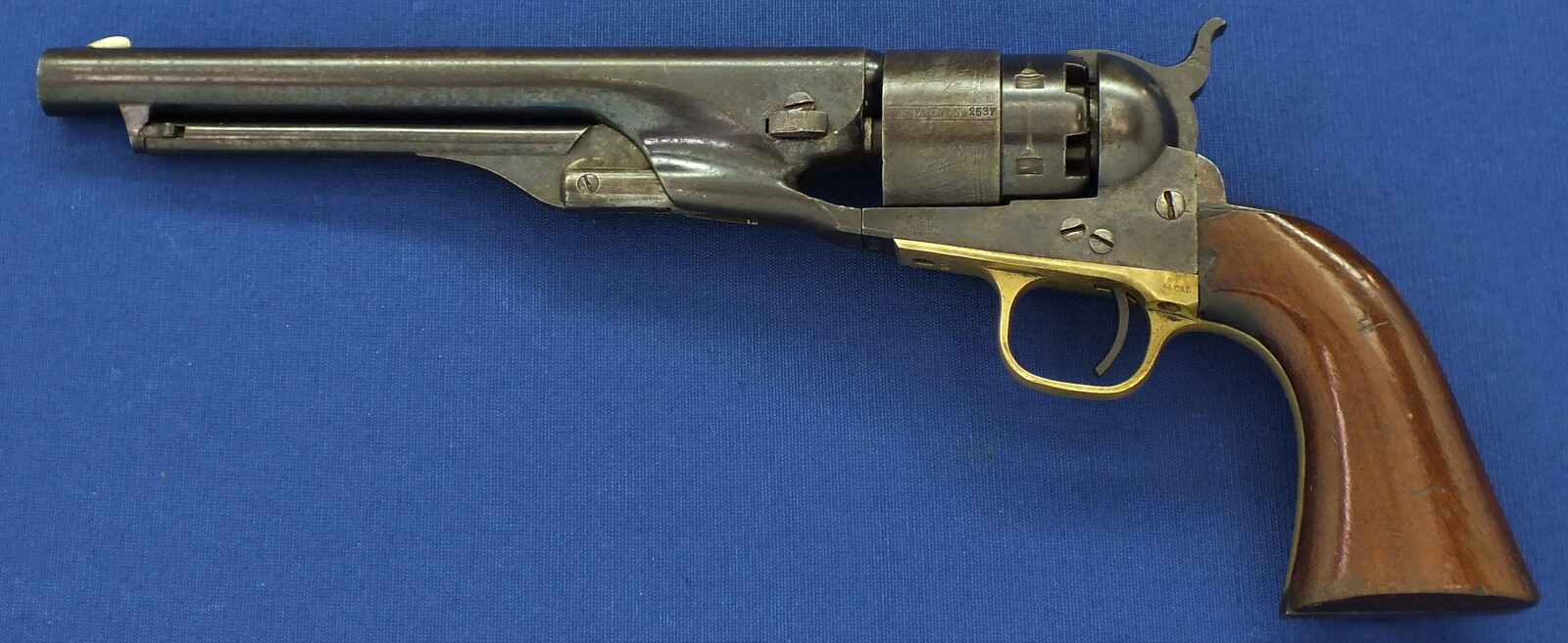 A fine antique American Colt Model 1860 Civilian Army 6 shot Percussion Revolver. 8 inch barrel with New York address. Caliber 44. In very good condition. Price 9.500 euro