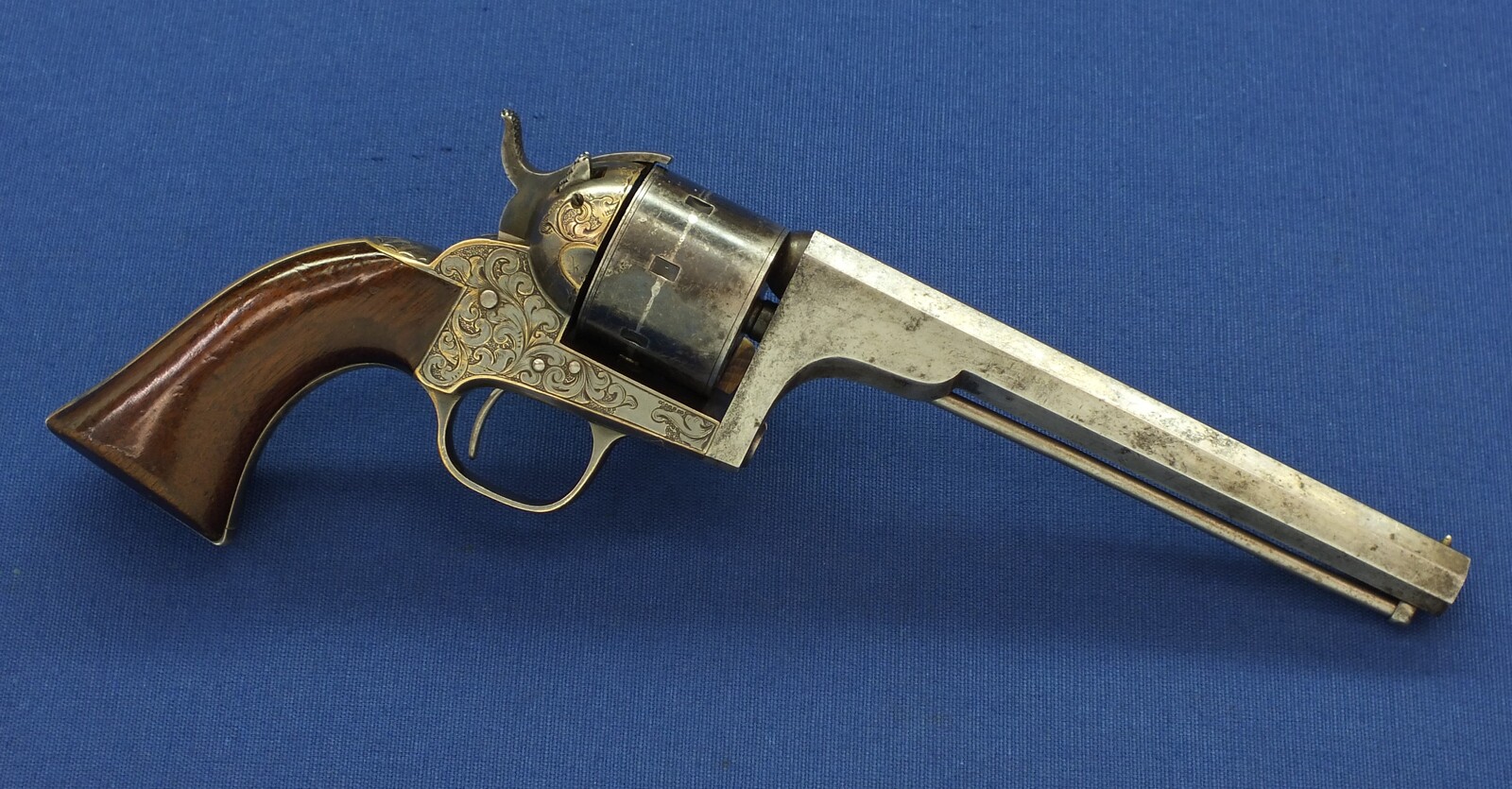 A fine antique American Moore's Patent Firearms Co Single Action Belt Revolver. 7 shot, Caliber 32 Rimfire. 6 inch octagon Barrel with clear address. Length 29cm. In very good condition