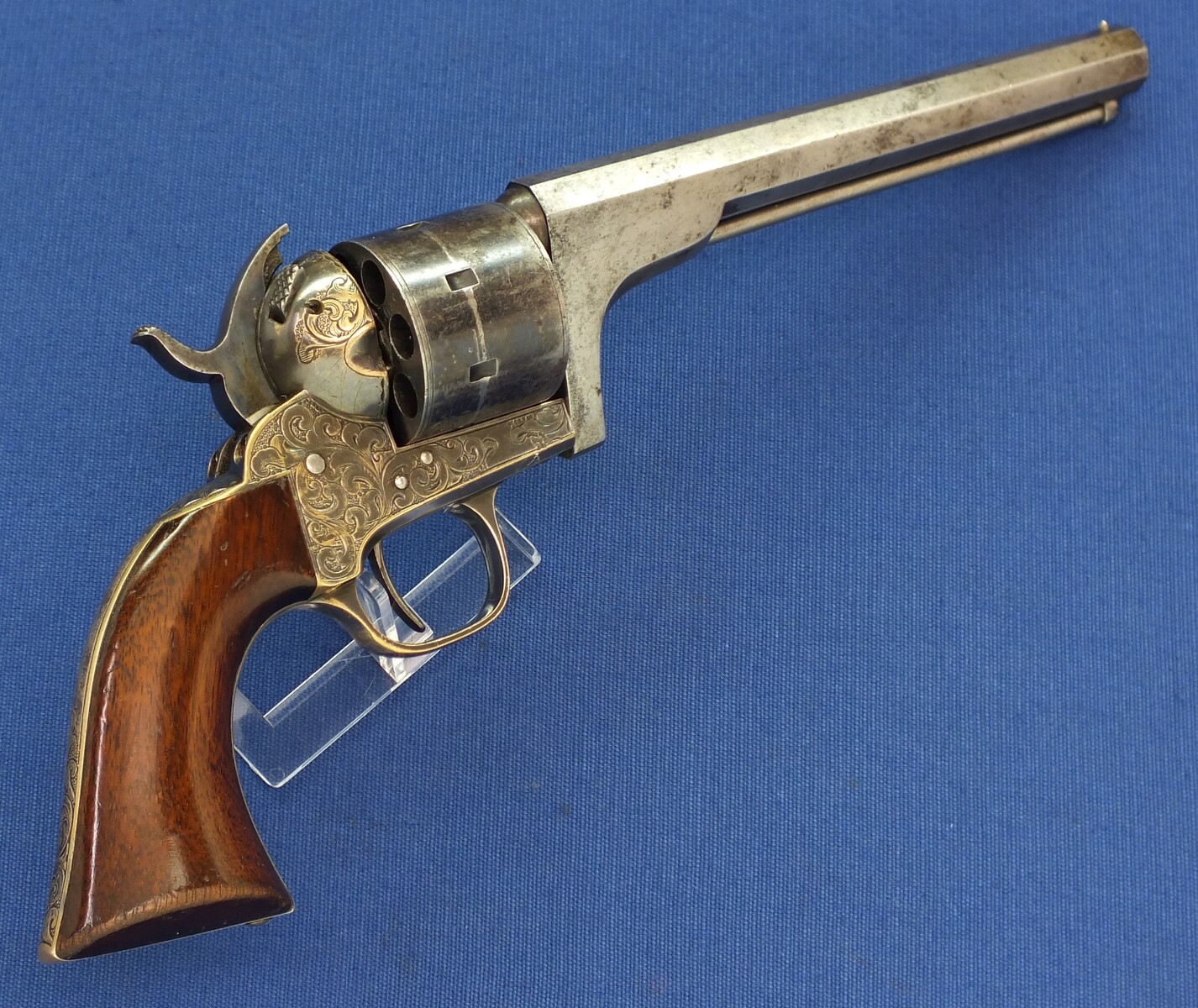 A fine antique American Moore's Patent Firearms Co Single Action Belt Revolver. 7 shot, Caliber 32 Rimfire. 6 inch octagon Barrel with clear address. Length 29cm. In very good condition