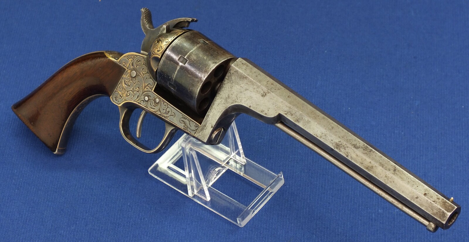 A fine antique American Moore's Patent Firearms Co Single Action Belt Revolver. 7 shot, Caliber 32 Rimfire. 6 inch octagon Barrel with clear address. Length 29cm. In very good condition