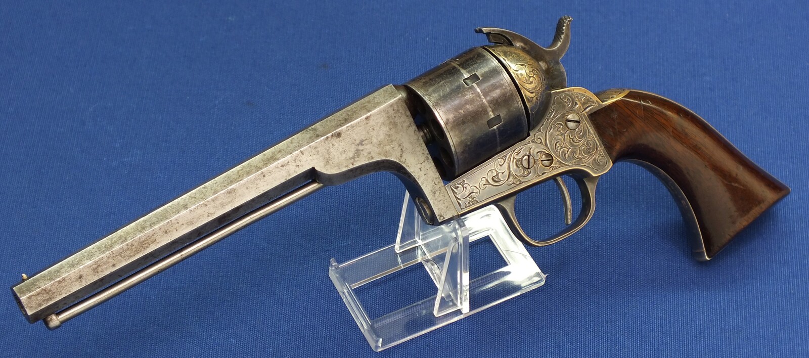 A fine antique American Moore's Patent Firearms Co Single Action Belt Revolver. 7 shot, Caliber 32 Rimfire. 6 inch octagon Barrel with clear address. Length 29cm. In very good condition