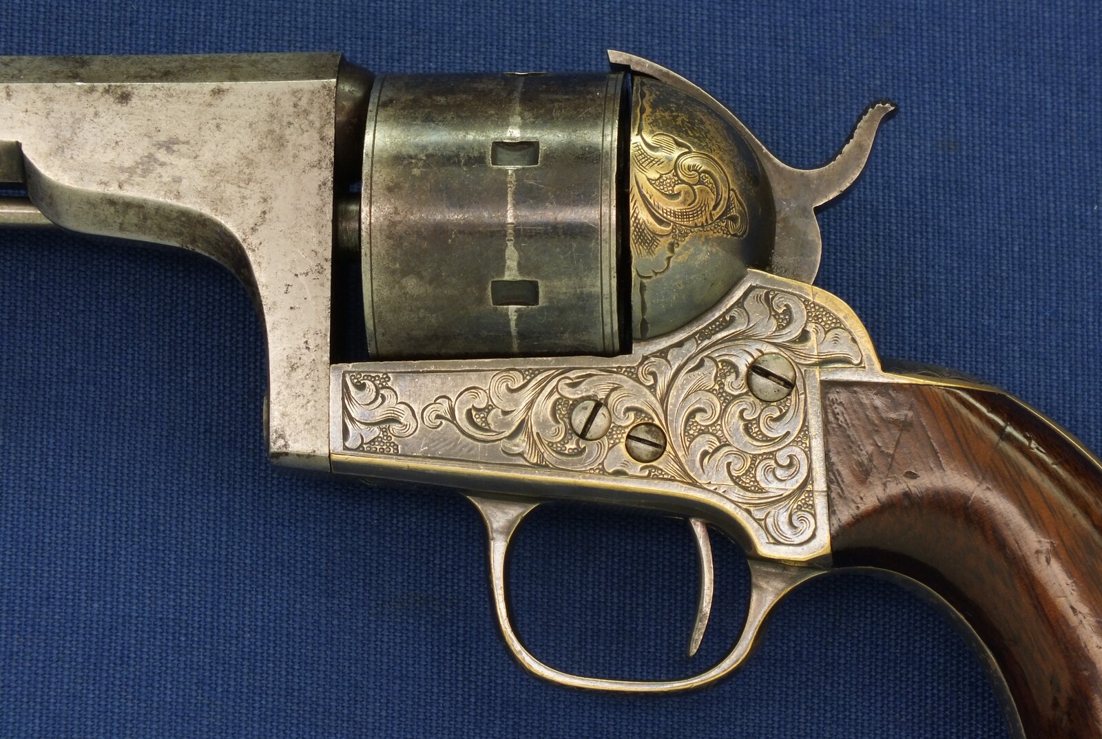 A fine antique American Moore's Patent Firearms Co Single Action Belt Revolver. 7 shot, Caliber 32 Rimfire. 6 inch octagon Barrel with clear address. Length 29cm. In very good condition