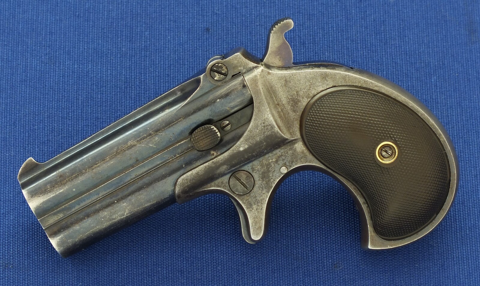 A fine antique American Nickel Plated Remington Double Deringer Type II, a.k.a. Model No 3. Caliber 41 rimfire. In very good condition. Price 1.850 euro.