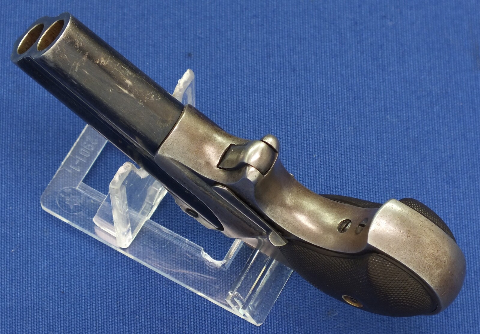 A fine antique American Nickel Plated Remington Double Deringer Type II, a.k.a. Model No 3. Caliber 41 rimfire. In very good condition. Price 1.850 euro.