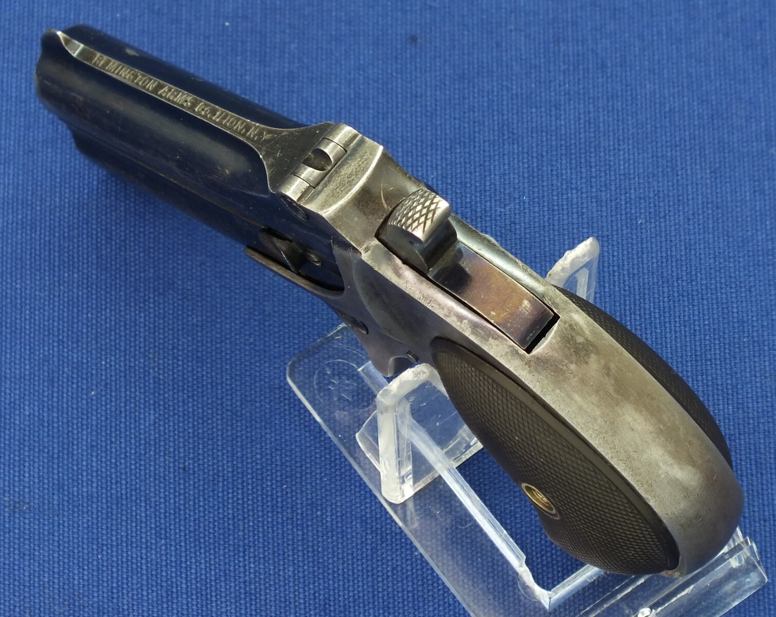 A fine antique American Nickel Plated Remington Double Deringer Type II, a.k.a. Model No 3. Caliber 41 rimfire. In very good condition. Price 1.850 euro.