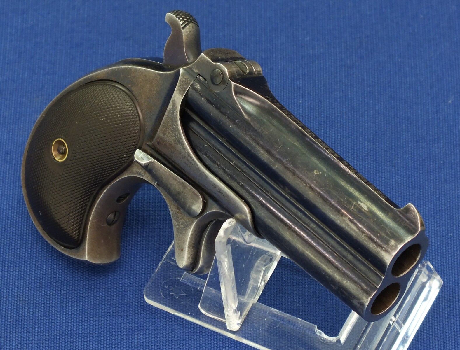 A fine antique American Nickel Plated Remington Double Deringer Type II, a.k.a. Model No 3. Caliber 41 rimfire. In very good condition. Price 1.850 euro.