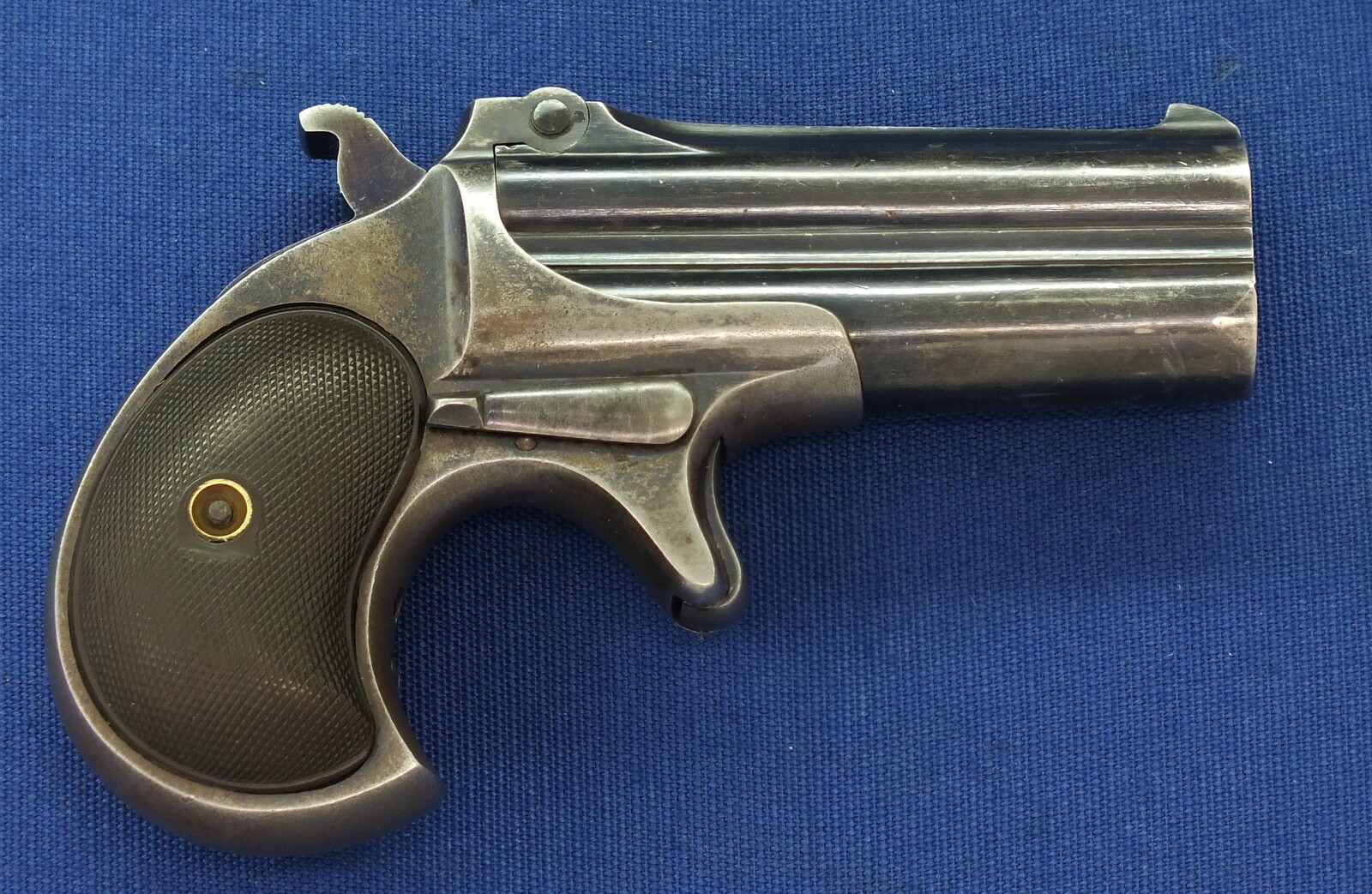 A fine antique American Nickel Plated Remington Double Deringer Type II, a.k.a. Model No 3. Caliber 41 rimfire. In very good condition. Price 1.850 euro.