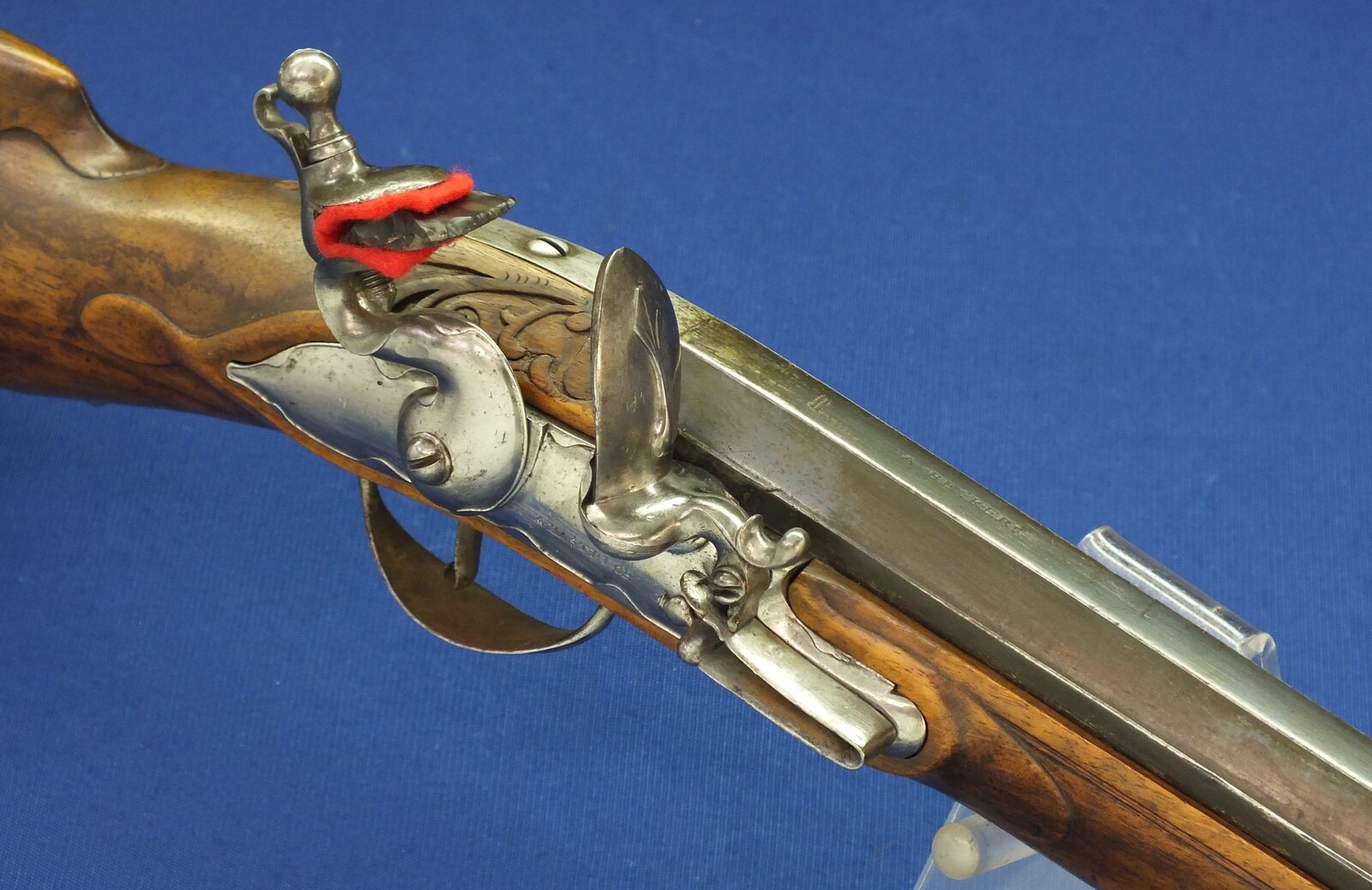 A fine antique Dutch early 18th century Flintlock Sporting gun by A. Beckers a Mastrich (Maastricht) Caliber 16mm Smooth. Length 136cm. In very good condition. Price 3.350 euro.