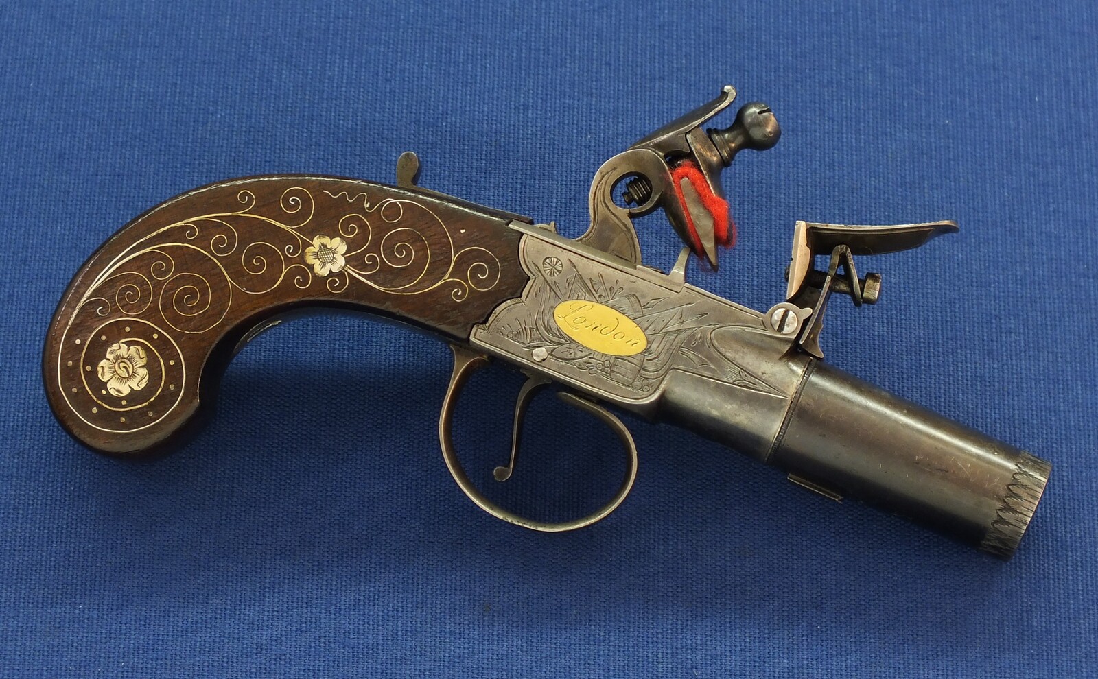 A fine antique English Box-Lock Flintlock Pocket Pistol with Thumbpiece safety catch by Ketland & Co London. Circa 1789-98. Caliber 12mm, length 16,5cm. In very good condition. Price 1.350 euro