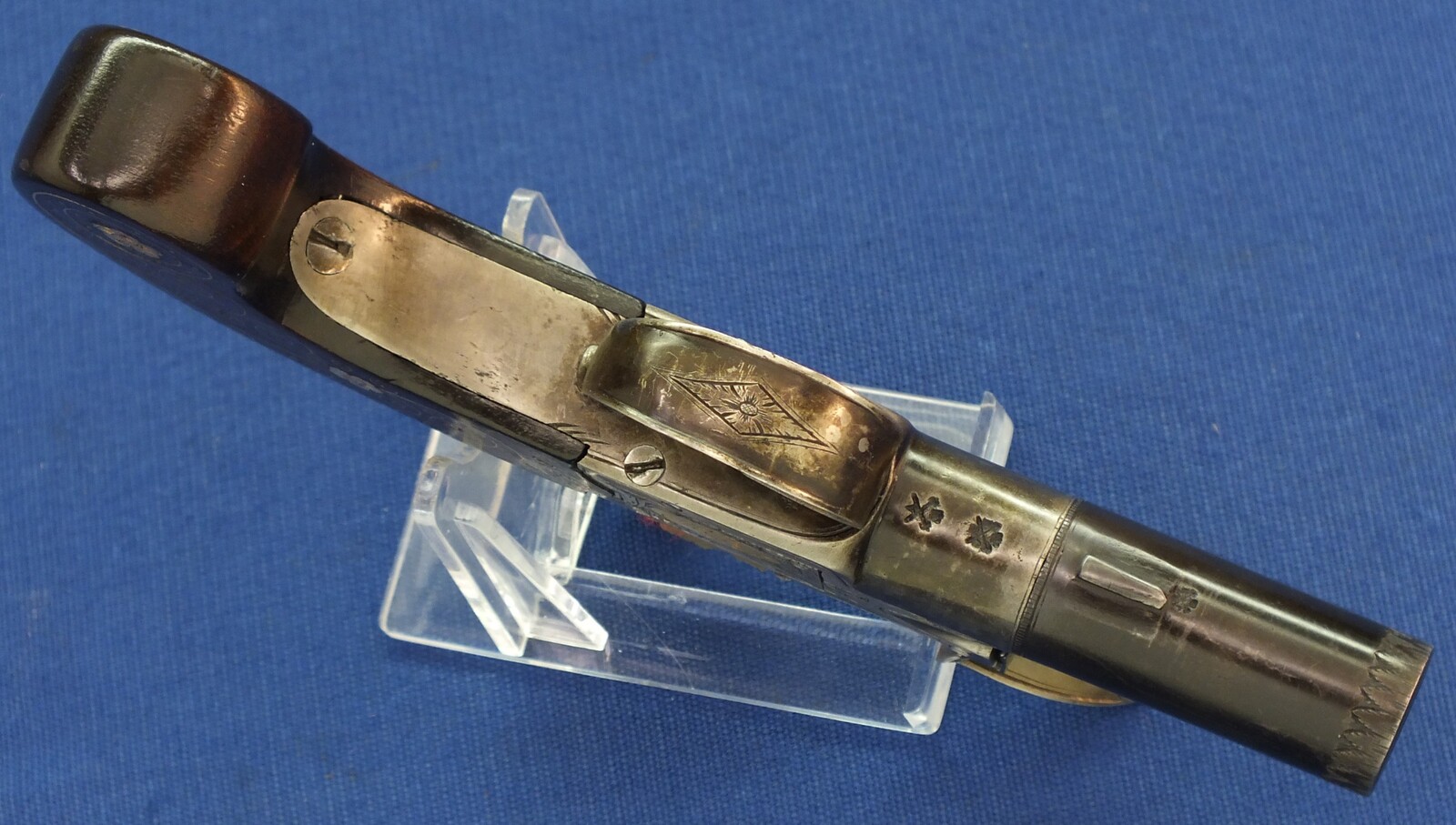 A fine antique English Box-Lock Flintlock Pocket Pistol with Thumbpiece safety catch by Ketland & Co London. Circa 1789-98. Caliber 12mm, length 16,5cm. In very good condition. Price 1.350 euro