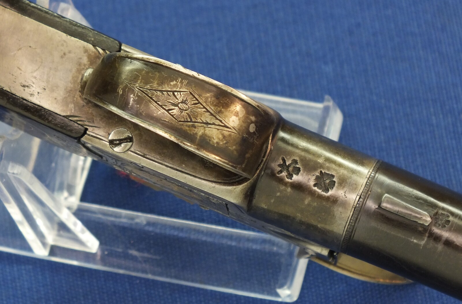 A fine antique English Box-Lock Flintlock Pocket Pistol with Thumbpiece safety catch by Ketland & Co London. Circa 1789-98. Caliber 12mm, length 16,5cm. In very good condition. Price 1.350 euro