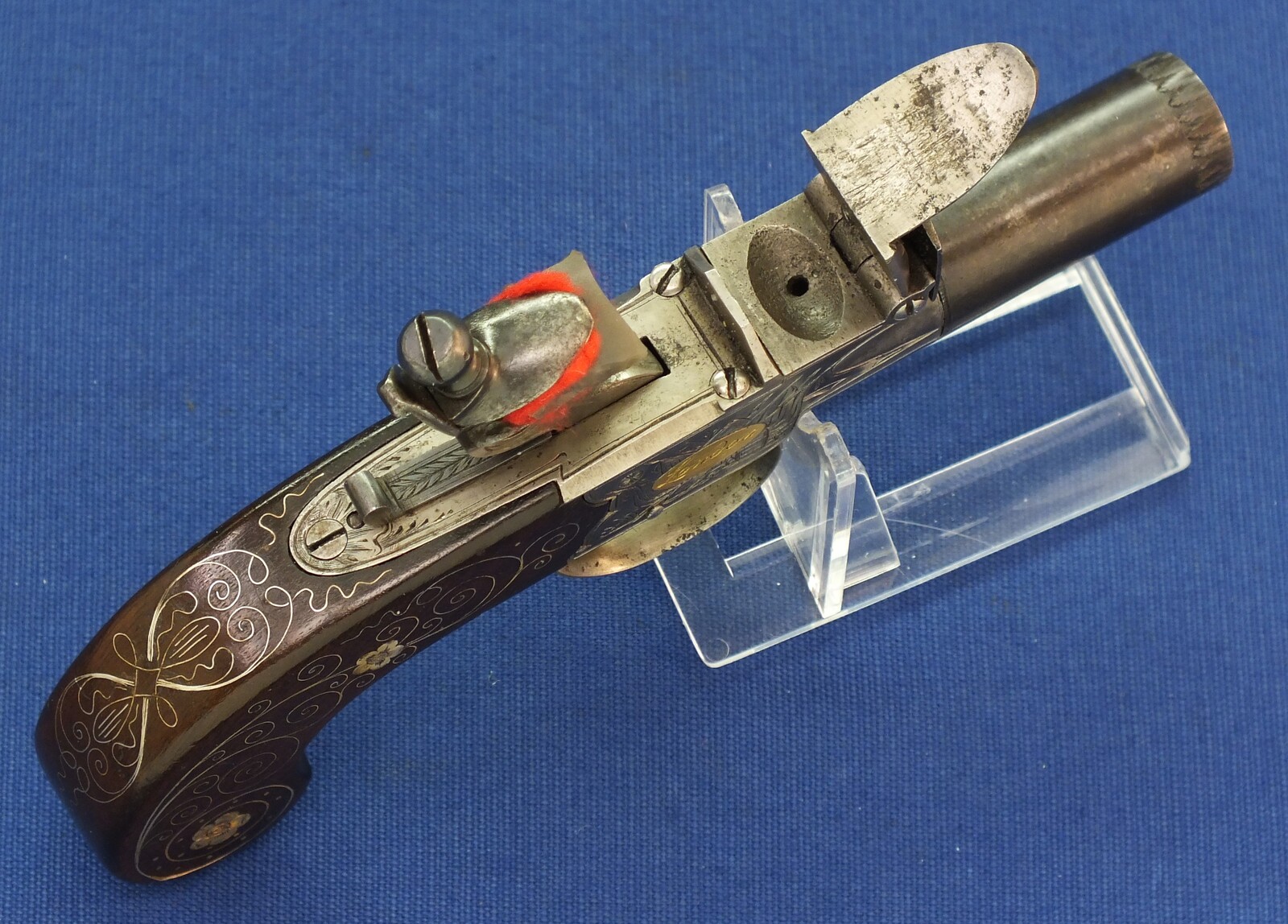 A fine antique English Box-Lock Flintlock Pocket Pistol with Thumbpiece safety catch by Ketland & Co London. Circa 1789-98. Caliber 12mm, length 16,5cm. In very good condition. Price 1.350 euro