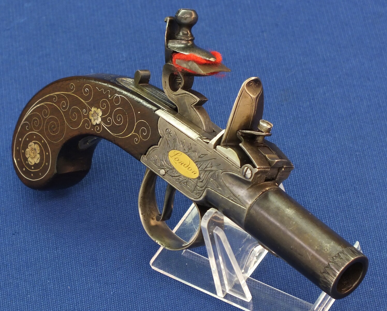 A fine antique English Box-Lock Flintlock Pocket Pistol with Thumbpiece safety catch by Ketland & Co London. Circa 1789-98. Caliber 12mm, length 16,5cm. In very good condition. Price 1.350 euro