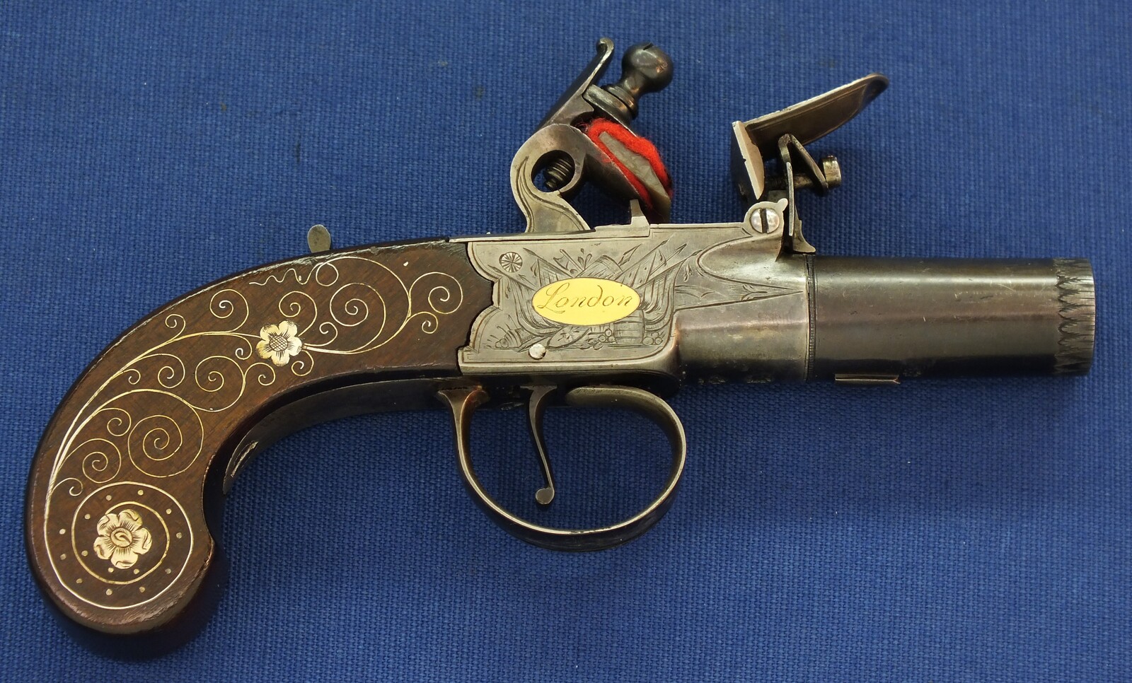 A fine antique English Box-Lock Flintlock Pocket Pistol with Thumbpiece safety catch by Ketland & Co London. Circa 1789-98. Caliber 12mm, length 16,5cm. In very good condition. Price 1.350 euro