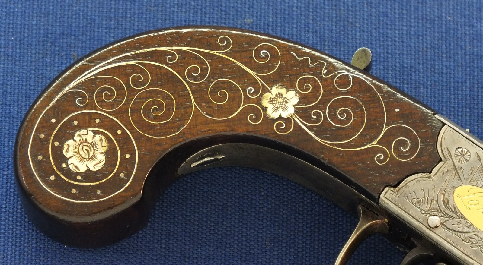 A fine antique English Box-Lock Flintlock Pocket Pistol with Thumbpiece safety catch by Ketland & Co London. Circa 1789-98. Caliber 12mm, length 16,5cm. In very good condition. Price 1.350 euro