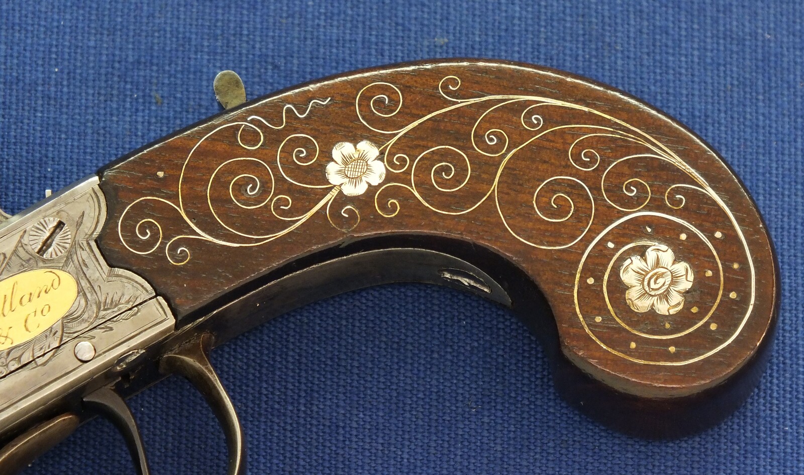 A fine antique English Box-Lock Flintlock Pocket Pistol with Thumbpiece safety catch by Ketland & Co London. Circa 1789-98. Caliber 12mm, length 16,5cm. In very good condition. Price 1.350 euro