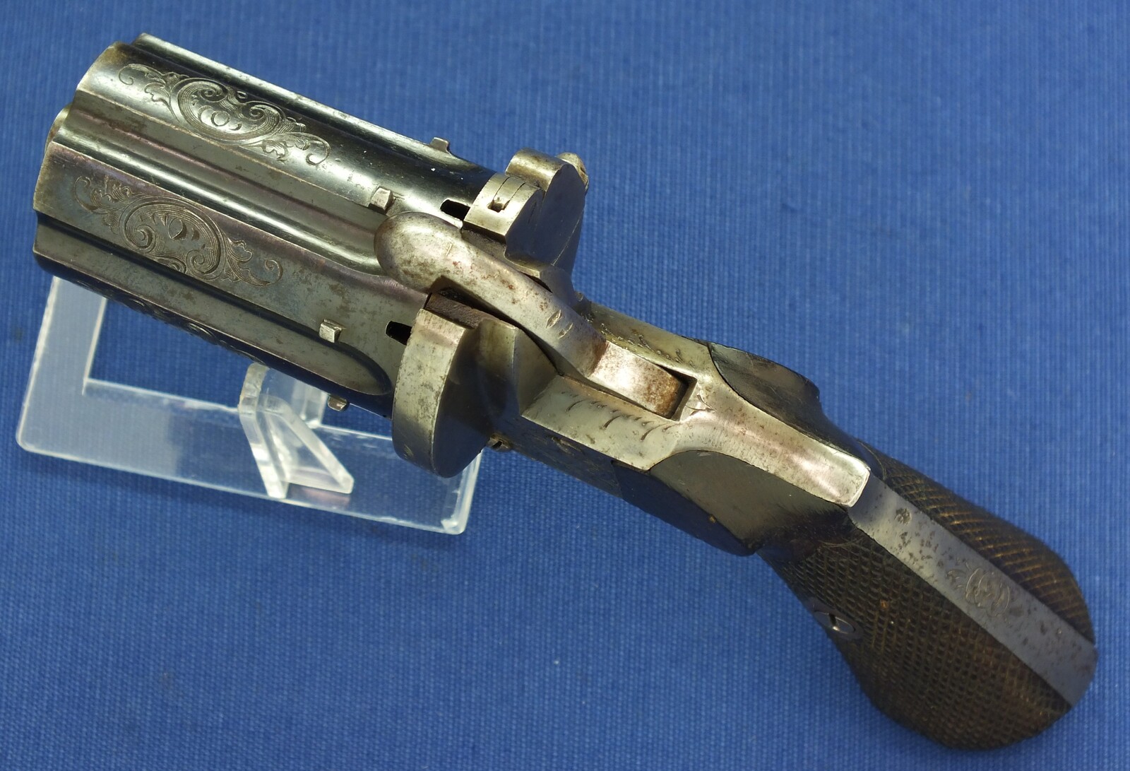 A fine antique French engraved 6 shot Double Action Pinfire Pepperbox. 8mm caliber. Length 17cm. In very good condition. Price 850 euro.