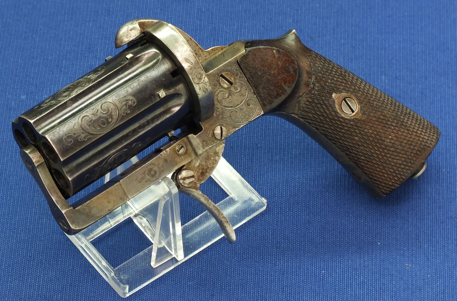 A fine antique French engraved 6 shot Double Action Pinfire Pepperbox. 8mm caliber. Length 17cm. In very good condition. Price 850 euro.